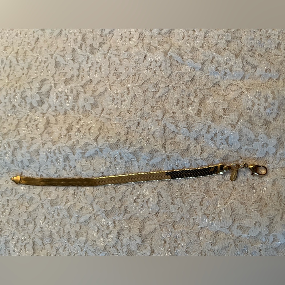 Napier/vintage, gold tone herringbone bracelet, 6.5” - Picture 3 of 3